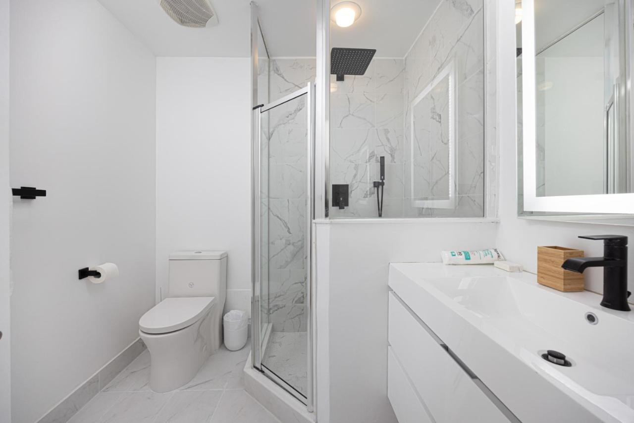 Newly Renovated Cozy Condo/Union Station Торонто Экстерьер фото